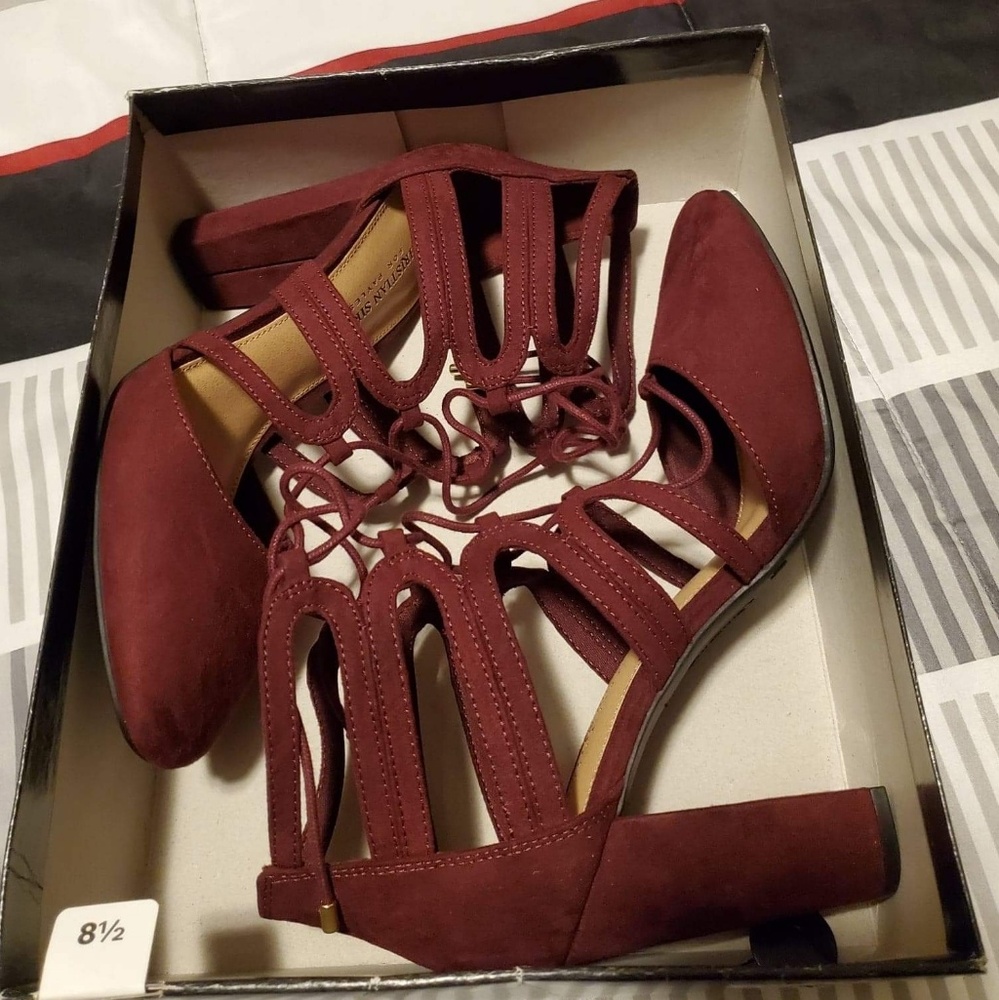 Women's shoes
